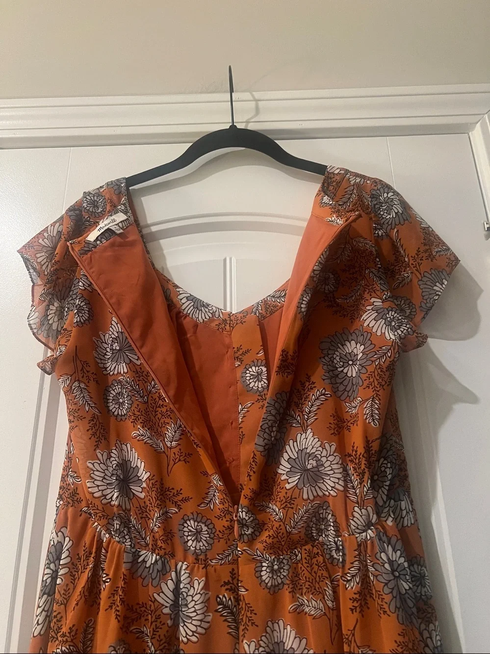 Madewell Sheer-Sleeve
Button-Front Midi Dress in Gathered Blooms - Picture 7 of 7